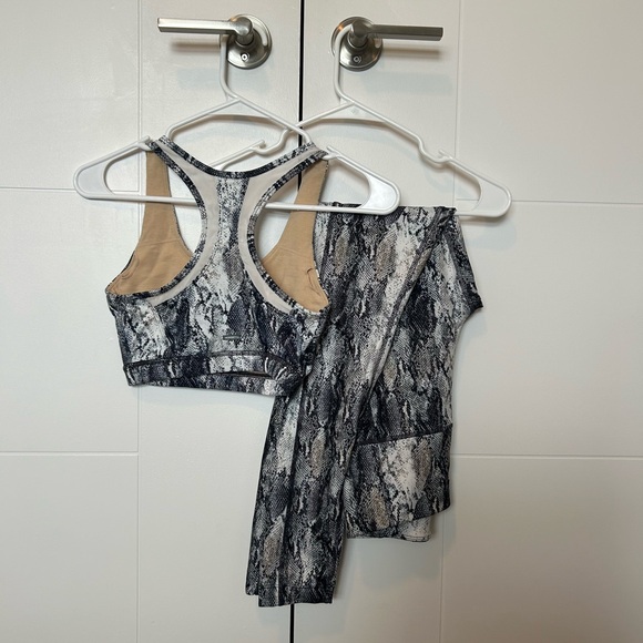 Mondetta Black and White Snake Print Leggings - Picture 2 of 9